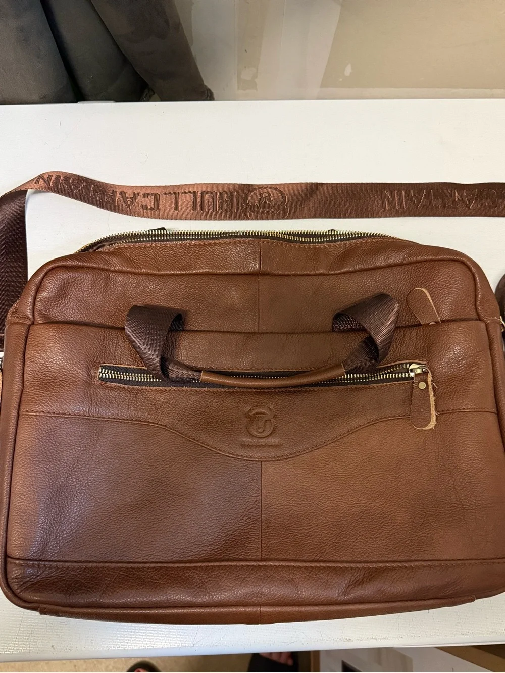 Bull Captain Leather Messenger Style Laptop Bag With Strap (brown)
